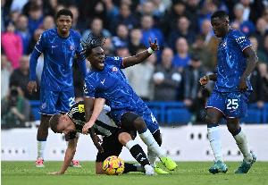 星空体育官网-天价玻璃蓝军总价1.4亿签福法纳+拉维亚，赛季出场均不足15次