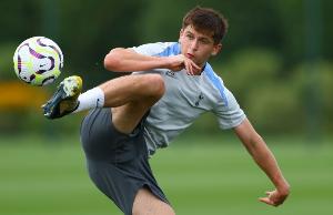 星空体育APP-英媒：多特蒙德准备报价摩尔，但热刺希望留下他