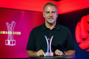 15年信誉品牌-官方：弗里克荣获2025年图片报年度最佳教练奖